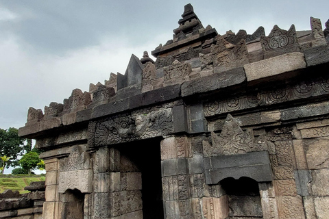 Explorer le temple caché et Prambanan