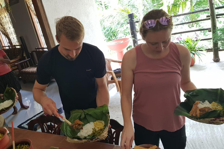 纳克尔斯峰探险和希洛亚村露营 2 日游