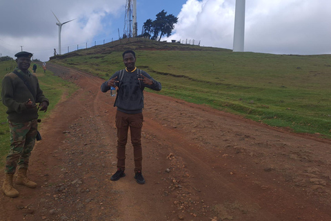 نيروبي: جولة مشي طويلة بصحبة مرشدين في تلال نغونغ مع حبل انزلاق اختياري
