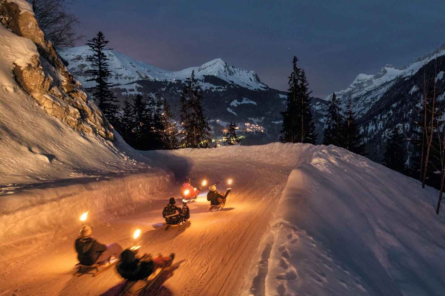 Interlaken: Sunset Sledding Adventure & Swiss Cheese Fondue - Interlaken: Sunset Sledding & Fondue Dinner in Mürren