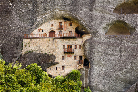 Athens: Meteora Day Trip in English or Spanish option Lunch Group Tour in Spanish without Lunch