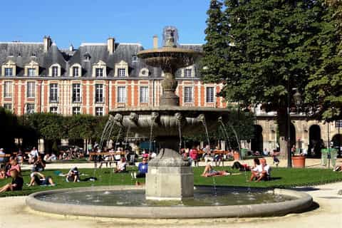Paris: Guided tour of Marais in German