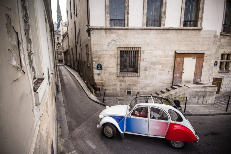 Paris : visite des sites classiques en Citroën 2CV rétroParis : visite en 2CV vintage avec souvenir 2CV