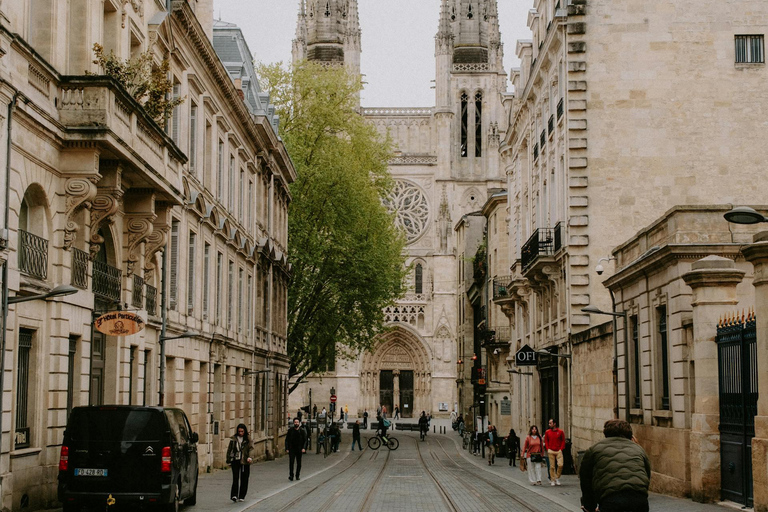 Bordeaux by Bike: Discover Bordeaux's Main Attractions on a Private Ride Bordeaux by Bike: 3-hour tour in Italian, Spanish, or German