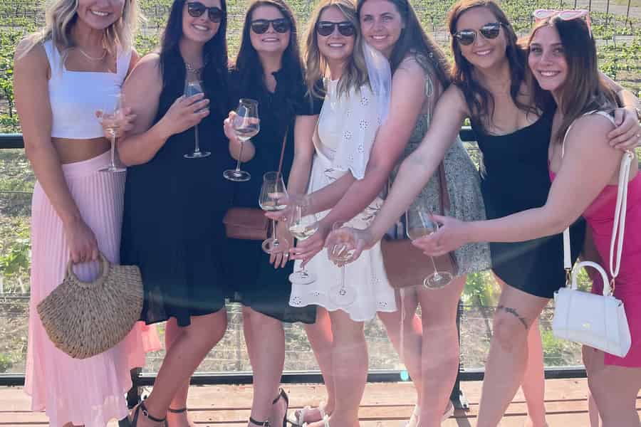 Kelowna: Sunset Sip Wein Tour. Foto: GetYourGuide