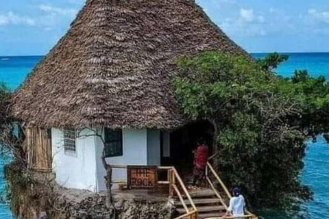 JASKINIA SALAAM: Pływanie z żółwiami i kolacja w restauracji The RockWycieczka obejmuje Odbiór z hotelu i transport powrotny