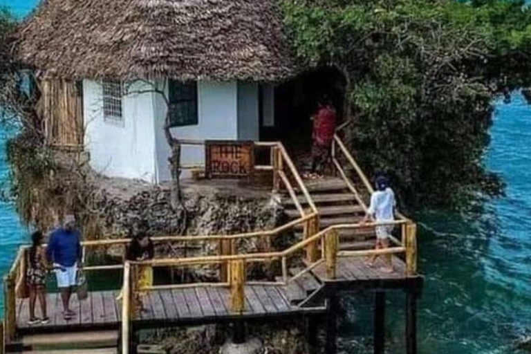 JASKINIA SALAAM: Pływanie z żółwiami i kolacja w restauracji The RockWycieczka obejmuje Odbiór z hotelu i transport powrotny