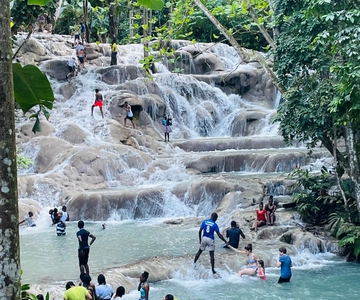 Montego Bay: Private Bob Marley and Dunn's River Falls Tour