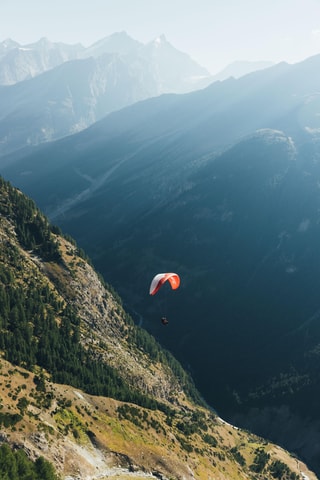 Visit Zermatt Paragliding flight with Matterhorn view in Zermatt, Suiza