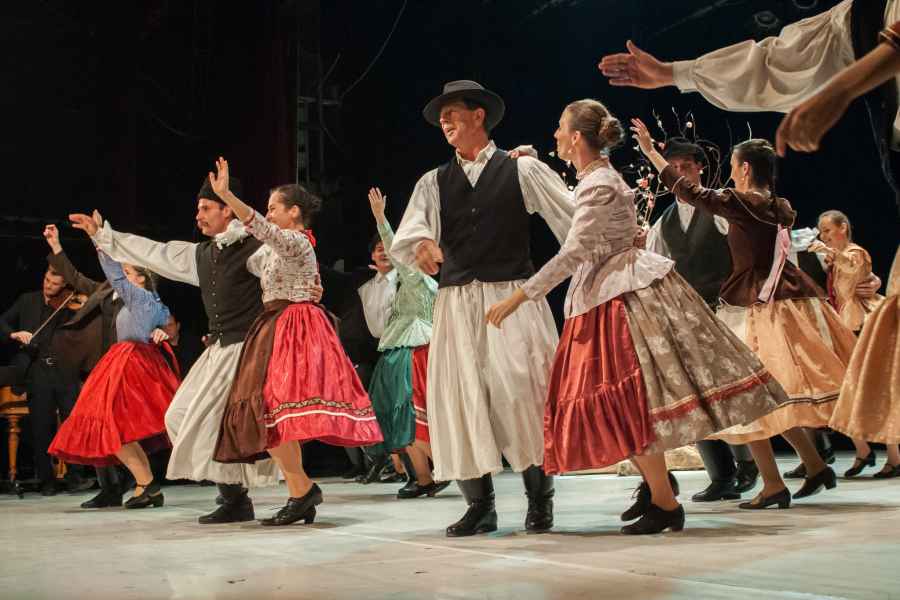 Budapest: Ungarische Folkloretanzvorstellung & Konzert