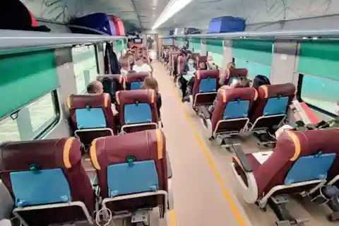 From Delhi: Taj Mahal & Agra Tour by Gatimaan Express Train