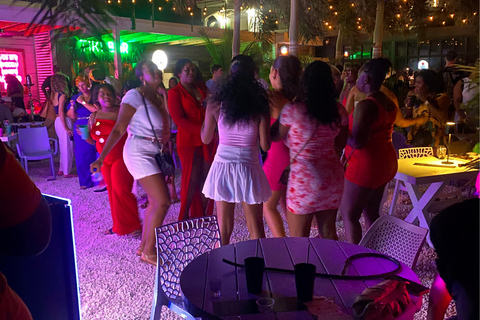 Sint Maarten: Party Bus Bar Hopping Tour with Shots