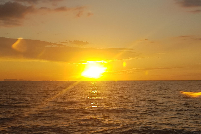 Koh Samui: Całodniowy rejs na wyspę Koh Phangan z zachodem słońcaKoh Samui: całodniowy rejs na wyspę Koh Phangan z zachodem słońca