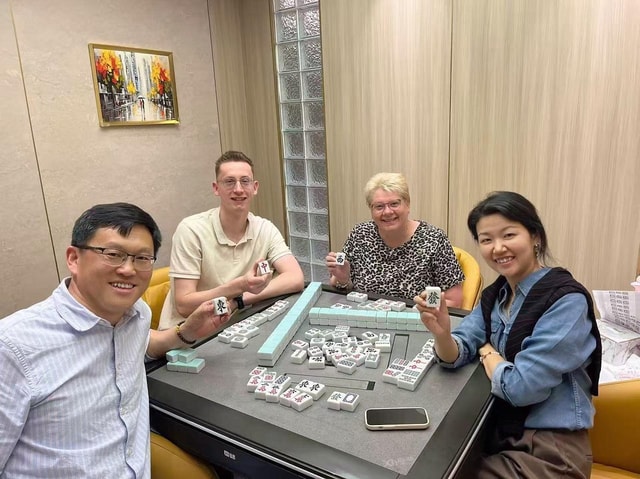 Shanghai: Private Mahjong Lesson • Local Tea & Old Town Food