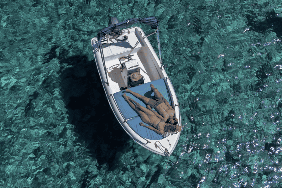 Ibiza: Mietboot zum Selbstfahren von der Bucht von San Antonio. Foto: GetYourGuide Ibiza: Mietboot zum Selbstfahren von der Bucht von San Antonio. Foto: GetYourGuide