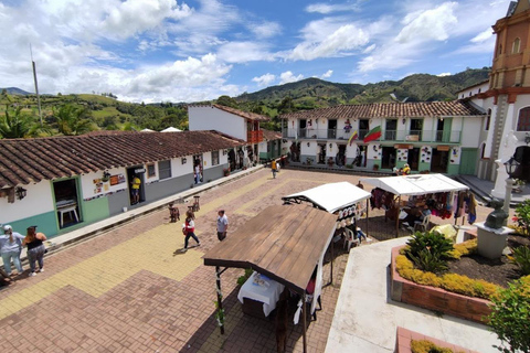 MEDELLIN: TOUR INGLÊS GUATAPE + PEÑOL VELHO + MALECON + BARCO RUMBERO