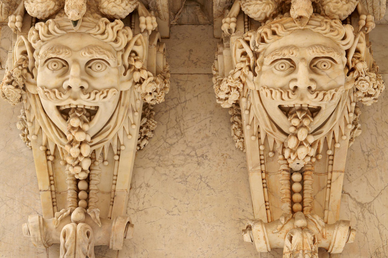 Cadiz: Private Walking Tour with Market Tasting for Cruises