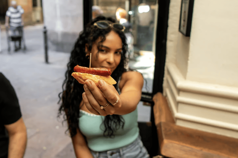 Barcelona: Gothic and El Born Food Tour with Tapas and Wine VIP Private Tapas Tour