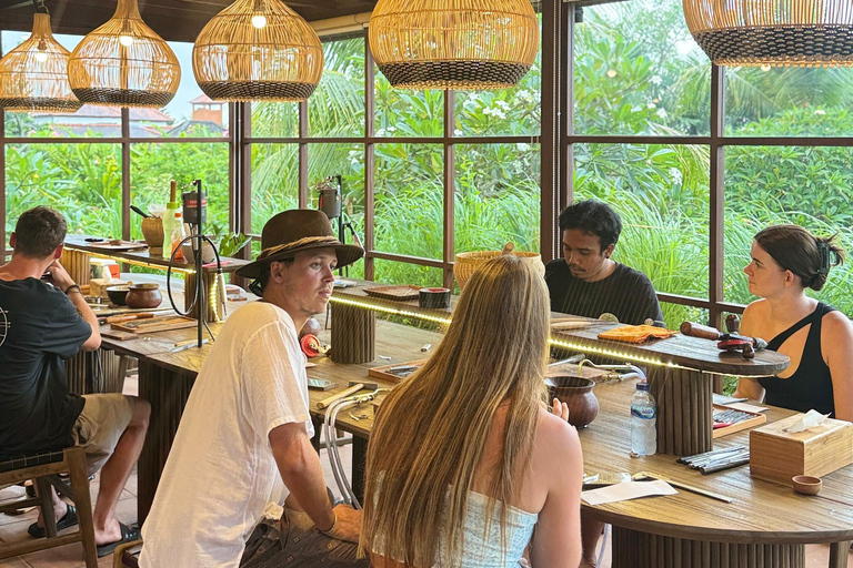 Ubud: Silversmyckeskurs med tillgång till pool