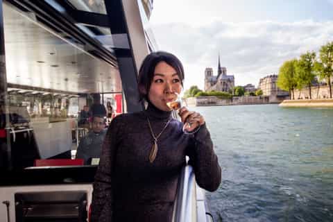 Paris: 1-Hour Seine River Champagne Cruise with 3 Tastings