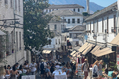 Vanuit Tirana: 2-daagse trip Gjirokaster/Blauw oog/Ksamil/Saranda