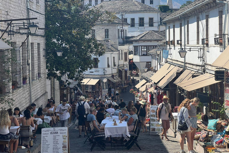 Vanuit Tirana: 2-daagse trip Gjirokaster/Blauw oog/Ksamil/Saranda