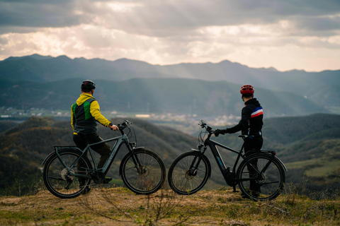 Tirana Highlights geführte Tour mit dem E-BikeTirana Highlights Tour mit dem E-Bike