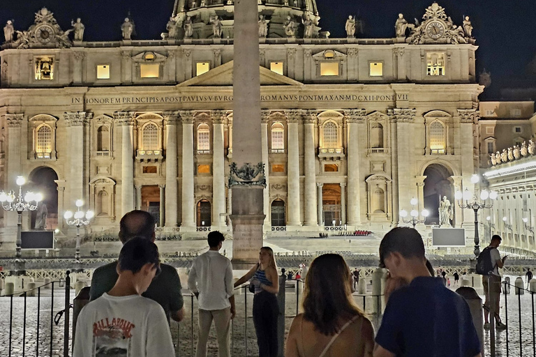 Roma: Visita a la Basílica de San Pedro, la Cúpula y las Grutas VaticanasTour guiado en grupo por Francia