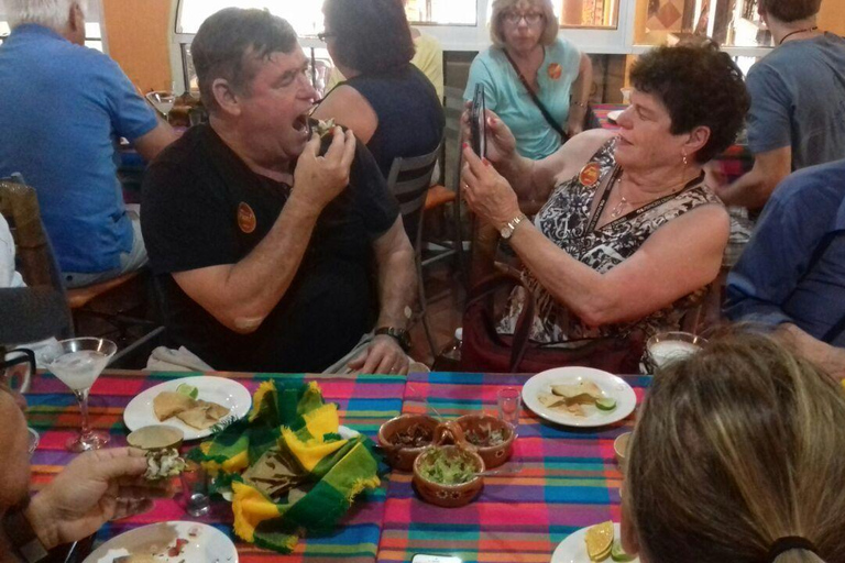 Huatulco: Mexico City Guided Taco Tasting Tour with Drinks