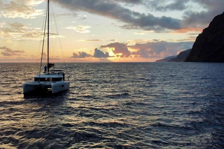 Funchal: Swimming Cabo Girao Sunset Cruise Luxury Catamaran From Funchal: Luxury Catamaran to Cabo Girao Sunset Cruise