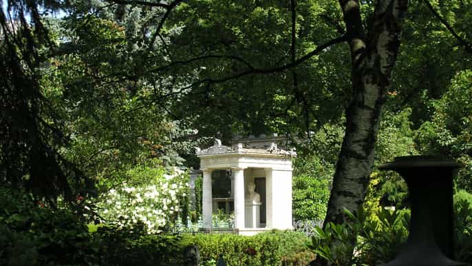 berlin private 2hour tour of dorotheenstadt cemetery