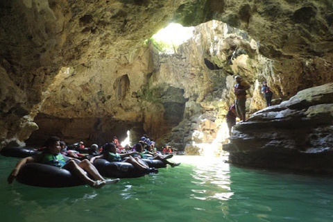 Yogyakarta: Explora la cueva de Pindul, el río Oyo y la playa de Timang