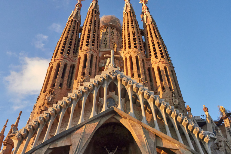 Barcelona: Sagrada Familia Decoded Guided Tour With Options Exterior Guided Tour Only - Standard Group in French
