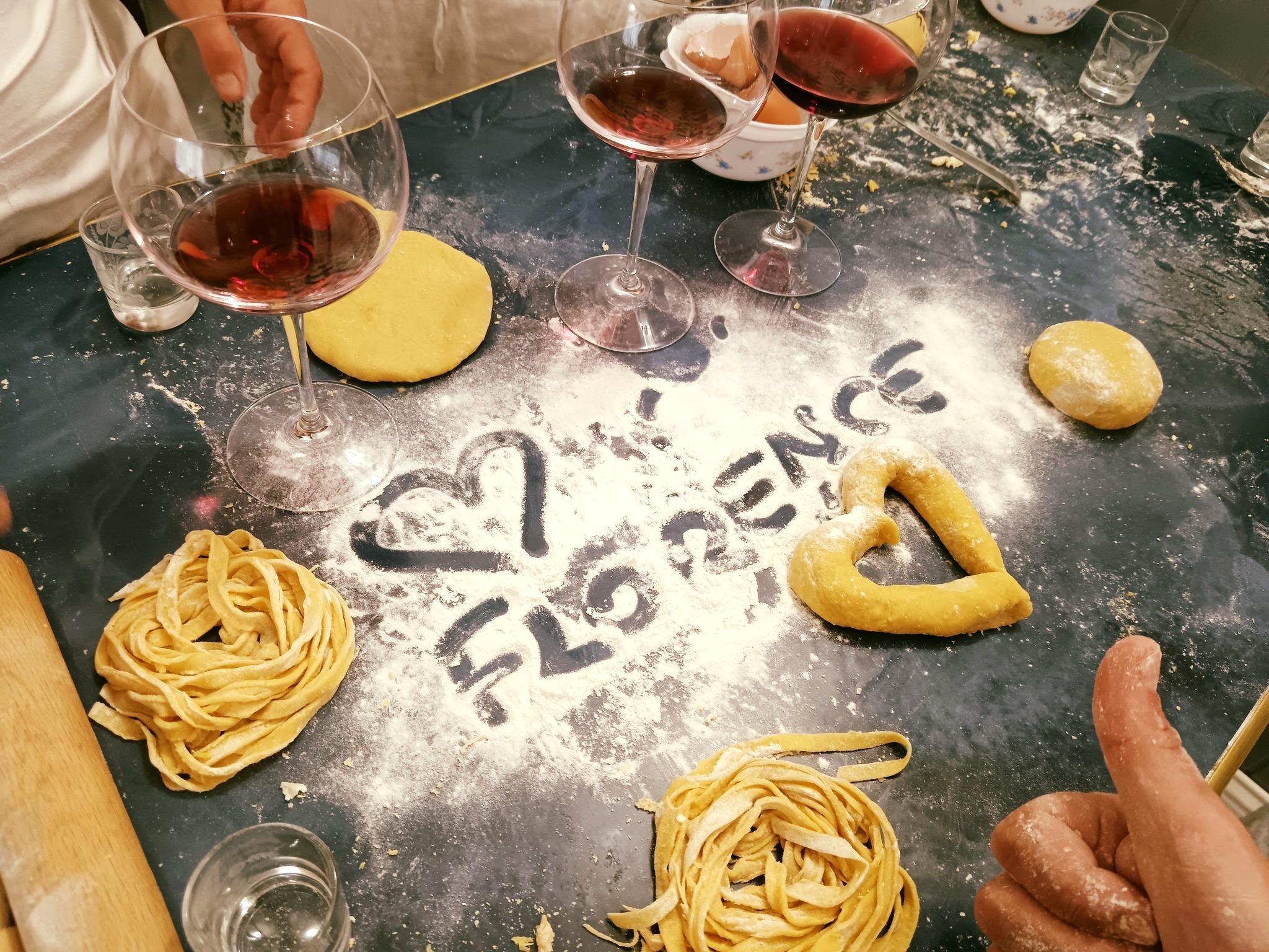 Florenz: Pasta-Kochkurs mit Abendessen, Wein und... Gesang!