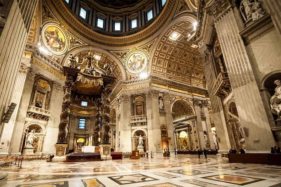 Geführte Tour durch den Petersdom + Zugang zum Vatikanischen Untergrund. Foto: GetYourGuide Geführte Tour durch den Petersdom + Zugang zum Vatikanischen Untergrund. Foto: GetYourGuide