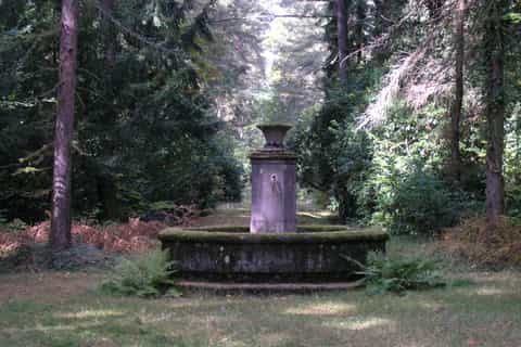 Berlin: Private 2-Hour Tour of Stahnsdorf Cemetery