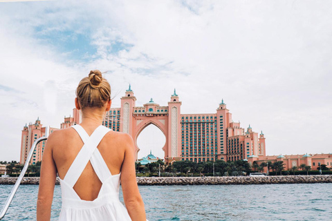 Dubai: Luxury Yacht Tour with Water Soft Drinks Dubai: Sunset Luxury Yacht Tour with Snack Box & Soft Drinks