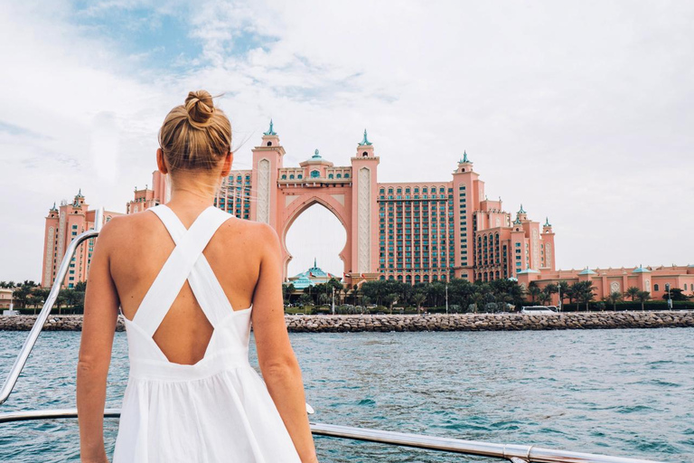 Dubai: Luxury Yacht Tour with Water Soft Drinks Dubai: Sunset Luxury Yacht Tour with Snack Box & Soft Drinks
