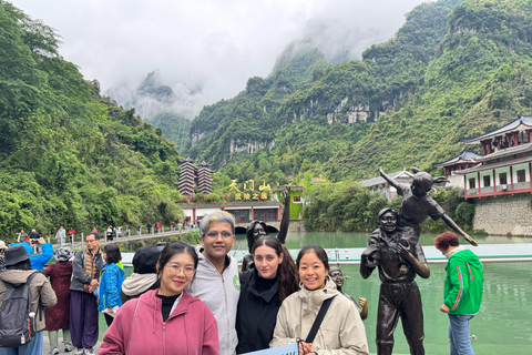 Private Tour Guide Service with Commentary in Zhangjiajie Private Guide (Spanish) – Per Day