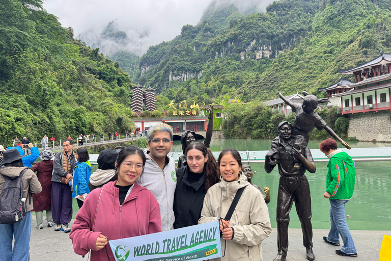 Private Tour Guide Service with Commentary in Zhangjiajie Private Guide (Spanish) – Per Day