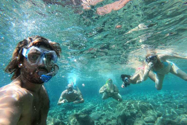 Pisa: Coastal boat tour with aperitif and lunch on board