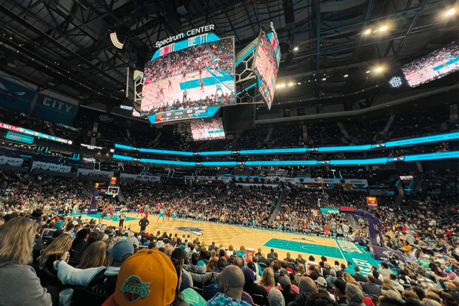 Charlotte: Charlotte Hornets Basketball Spiel Ticket. Foto: GetYourGuide