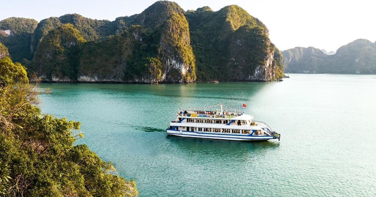 1 dniowy rejs po zatoce Halong autobus lunch opłaty wstępu GetYourGuide