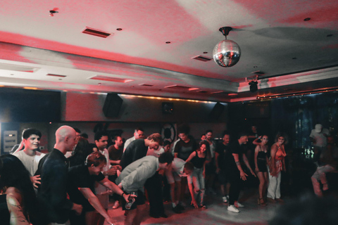 Tirana: Pub Crawl with 1 hour of Unlimited Drinks