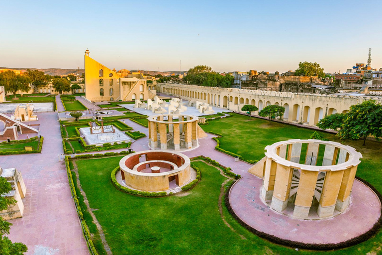 Jaipur: City Palace, Hawa Mahal & Jantar Mantar Private Tour