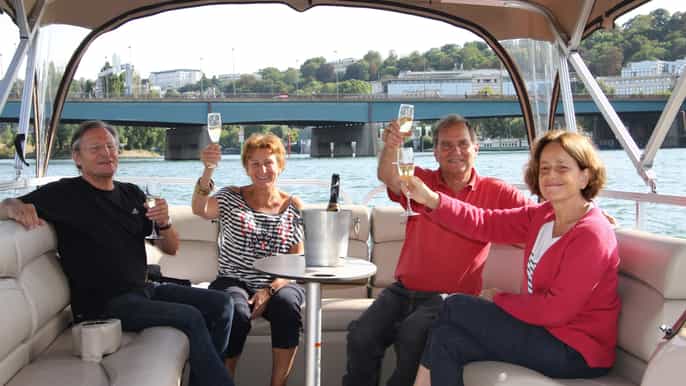 paris private pontoon boat river cruise
