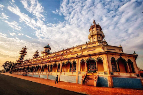 EXPLORE A BELEZA DO TEMPLO CAO DAI EM TAY NINH