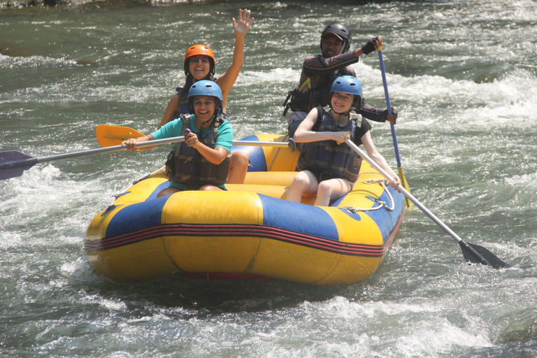 Yogyakarta: Merapi-Wanderung und Rafting-Tour auf dem EloYogyakarta: Merapi-Trekking und Rafting auf dem Elo