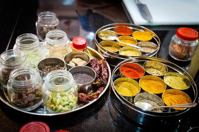 جايبور: جولة في السوق، درس في الطهي، ووجبة مع العائلة