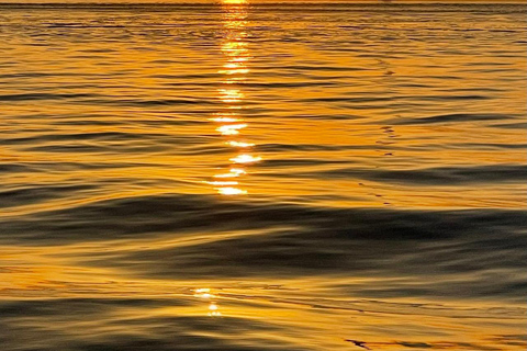Lisboa:Sunset Sailing Tour at Tagus River with welcome drink